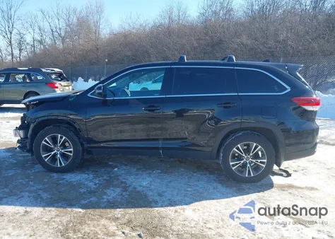 2019 Toyota Highlander Le Plus z USA, uszkodzony, nr VIN 5TDBZRFH0KS991569